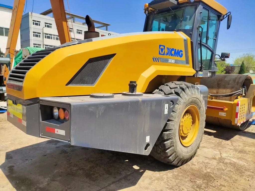 Used XCMG XS335 Vibratory Road Roller 2019 – 33-Ton Class, 1609 Hours