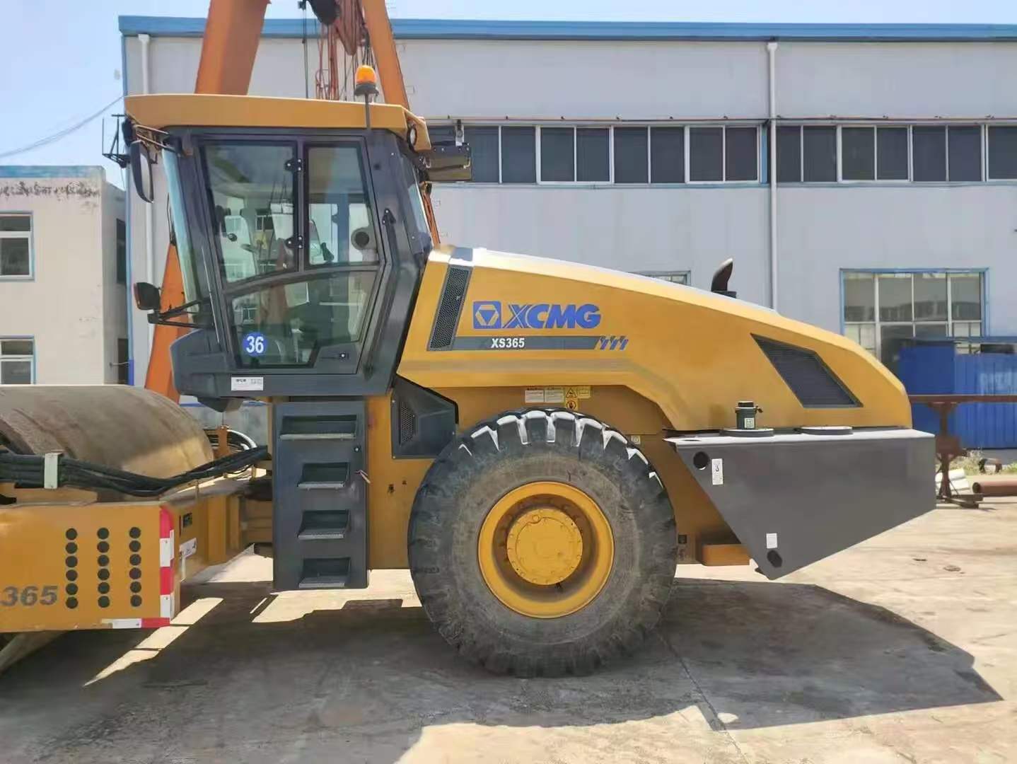 Used XCMG XS335 Vibratory Road Roller 2019 – 33-Ton Class, 1609 Hours