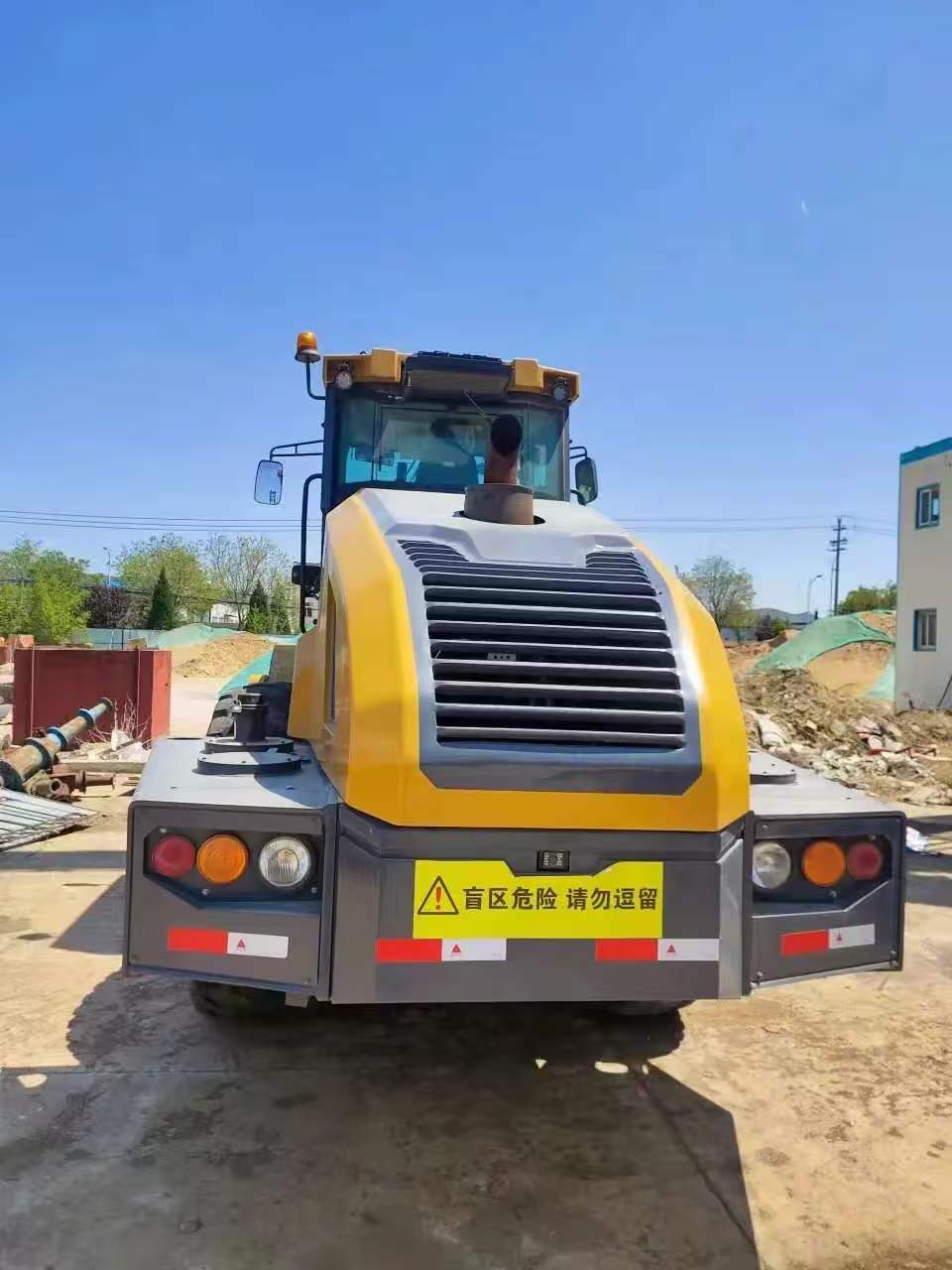 Used XCMG XS335 Vibratory Road Roller 2019 – 33-Ton Class, 1609 Hours