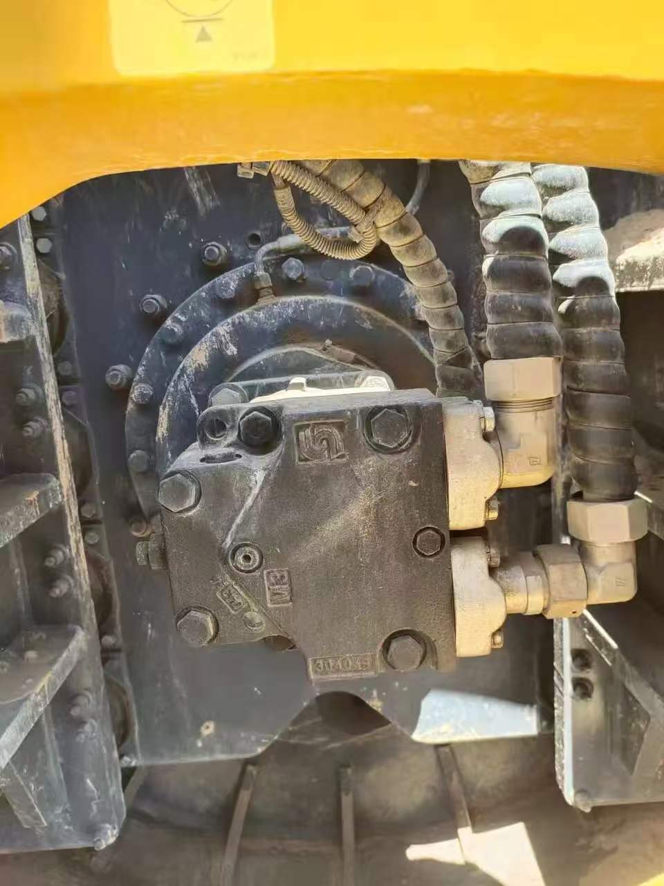 Used XCMG XS335 Vibratory Road Roller 2019 – 33-Ton Class, 1609 Hours