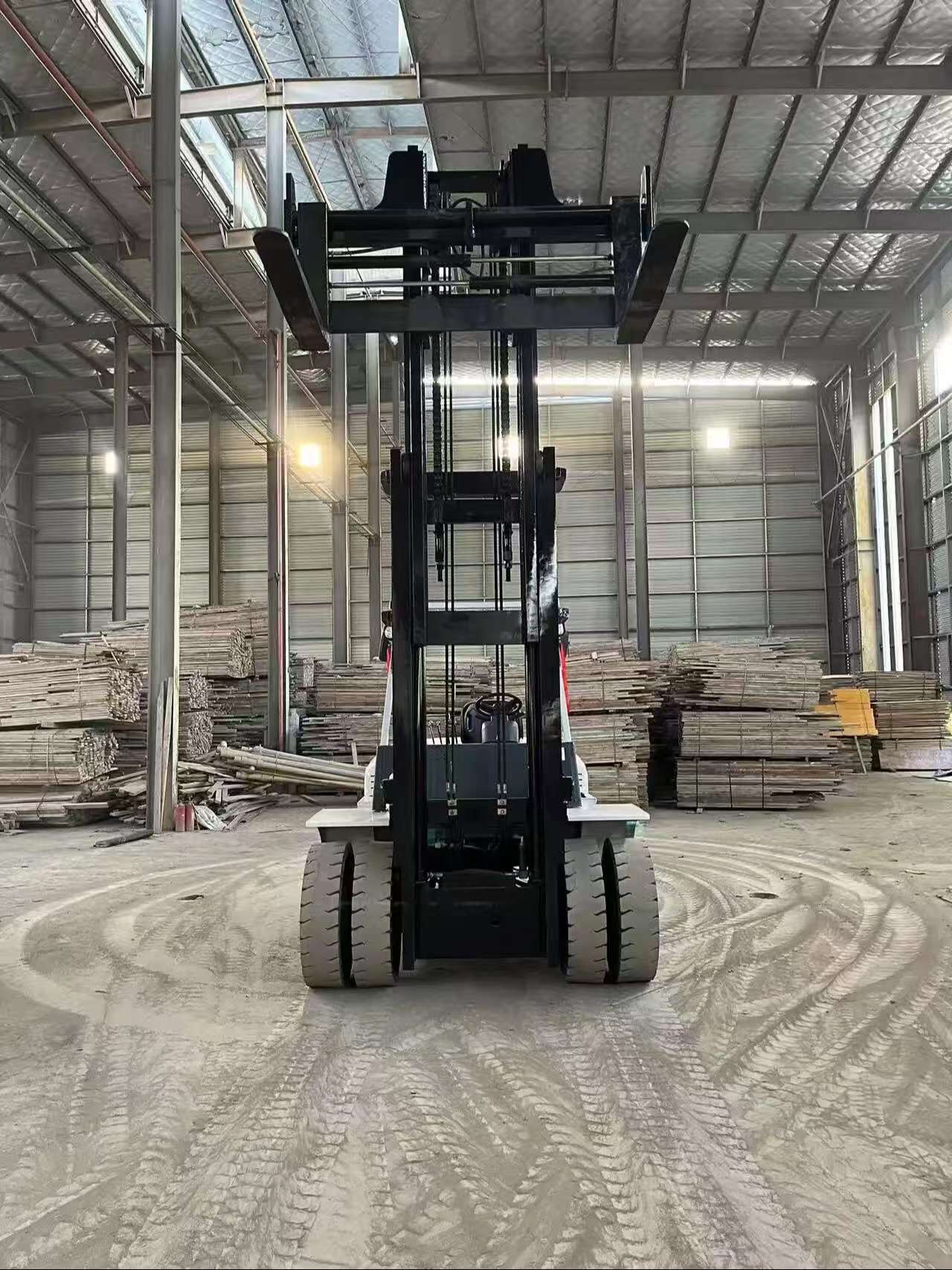 Used TCM 10-Ton Diesel Forklift 2020 – Japan Import, 3-Stage Mast + Side Shifter, 2339 Hours