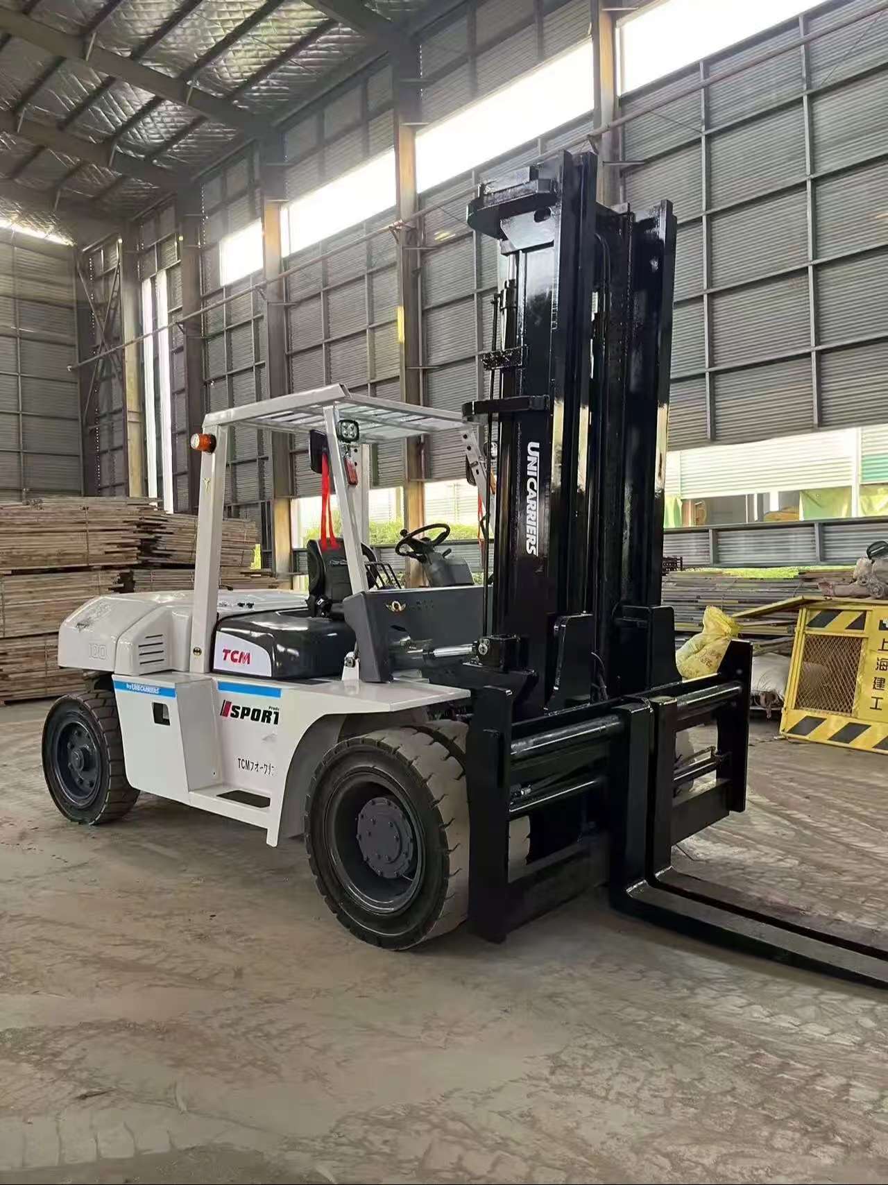 Used TCM 10-Ton Diesel Forklift 2020 – Japan Import, 3-Stage Mast + Side Shifter, 2339 Hours