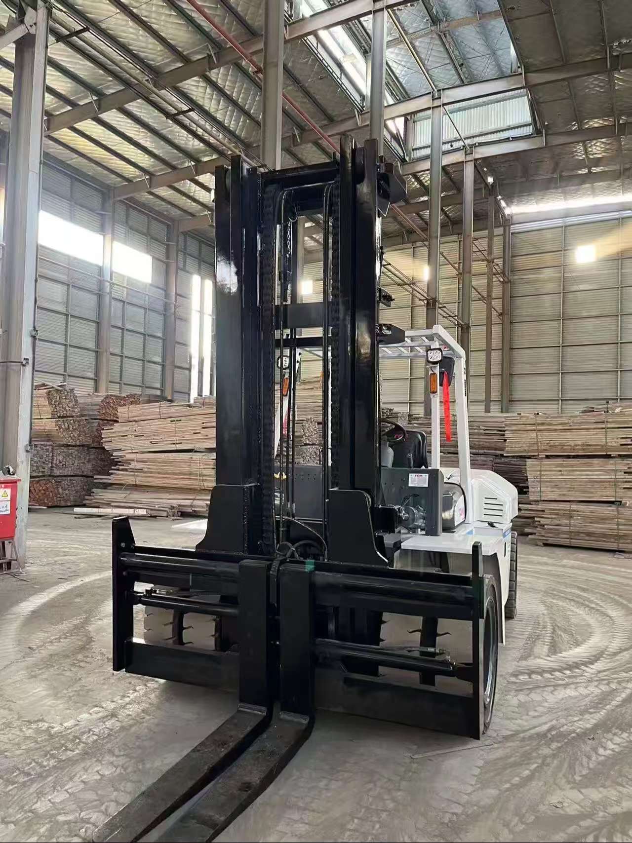 Used TCM 10-Ton Diesel Forklift 2020 – Japan Import, 3-Stage Mast + Side Shifter, 2339 Hours