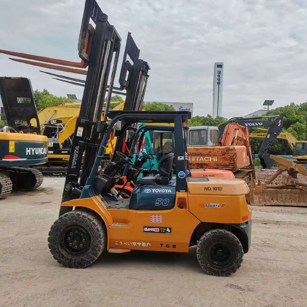 Used Toyota 5-Ton Diesel Forklift 2020 – Japan Import, 3-Stage Mast, 1876 Hours