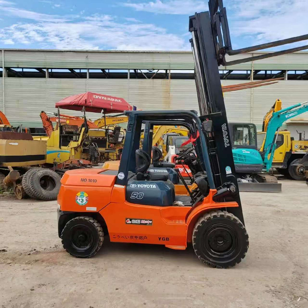 Used Toyota 5-Ton Diesel Forklift 2020 – Japan Import, 3-Stage Mast, 1876 Hours