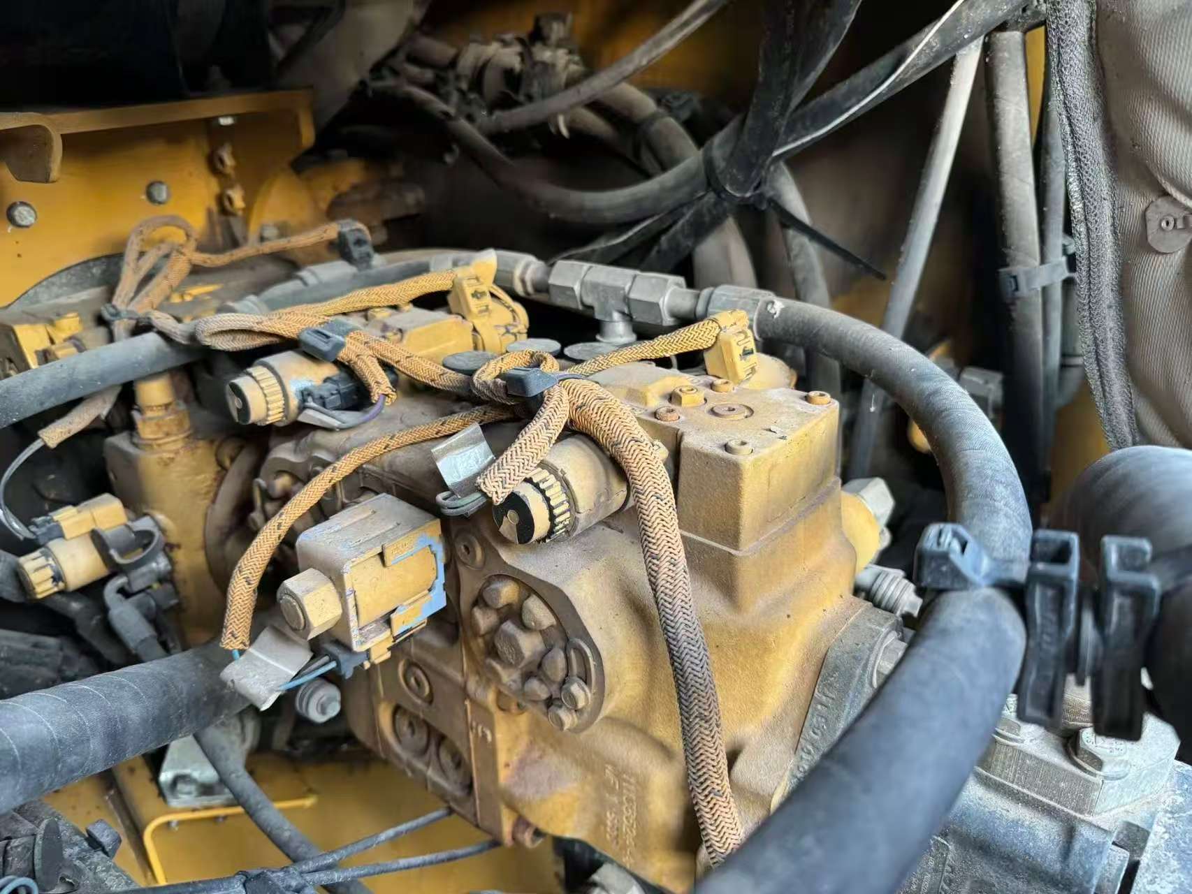 Used Caterpillar CAT CB64B Tandem Vibratory Roller 2016